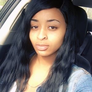 Meet your Posher, Yasmine